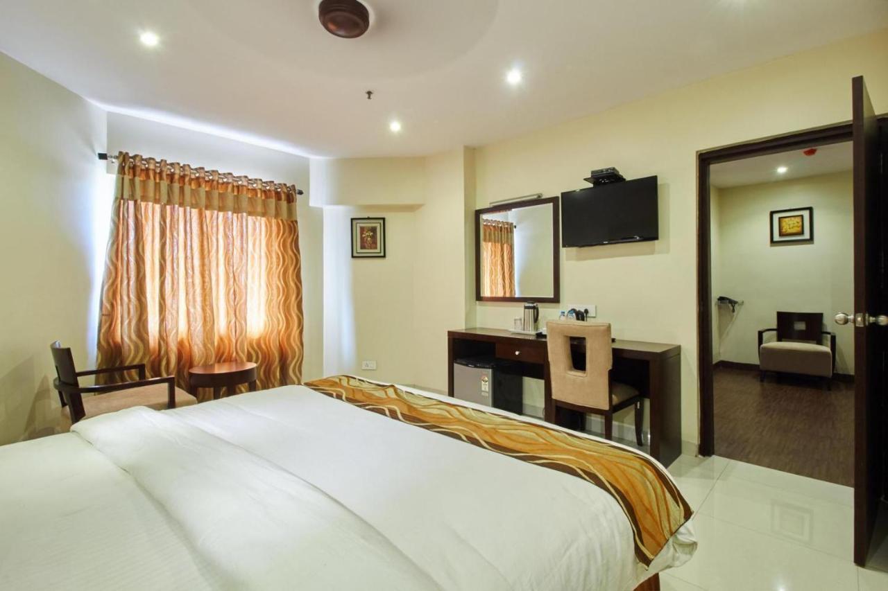 Krishna Residency Hotel Vijayawāda Exterior foto