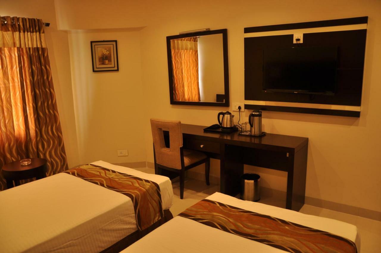 Krishna Residency Hotel Vijayawāda Exterior foto